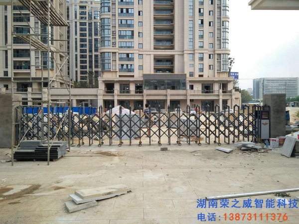 明昇壹城學(xué)校電動(dòng)伸縮門(mén)項(xiàng)目完工現(xiàn)場(chǎng)