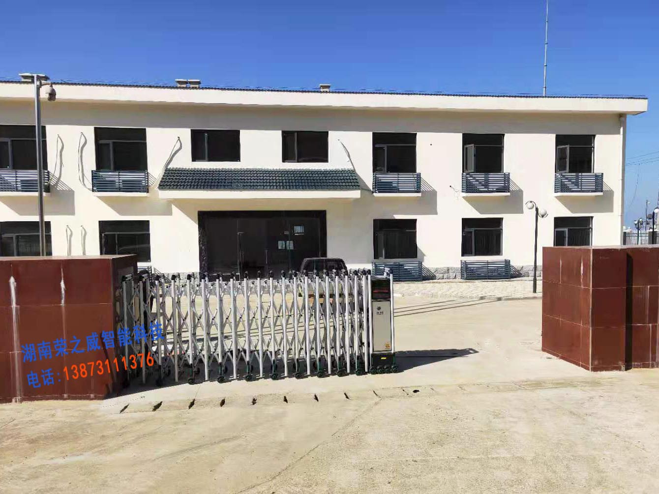 長沙伸縮門,長沙電動(dòng)門,長沙電動(dòng)伸縮門,長沙伸縮門,長沙電動(dòng)伸縮門廠